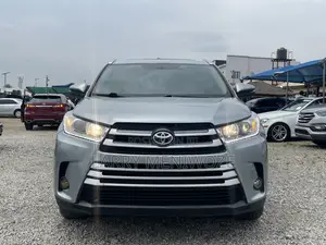 Toyota Highlander XLE 4dr SUV AWD (3.5L 6cyl 6A) 2015
