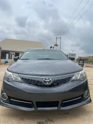 Toyota Camry SE 4dr Sedan (2.5L 4cyl 6A) 2014 Gray
