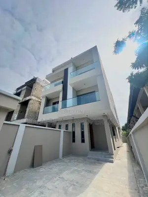 5bdrm House in Lekki Phase 1 for sale