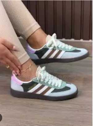 Cute Female Sneakers GFT 8t