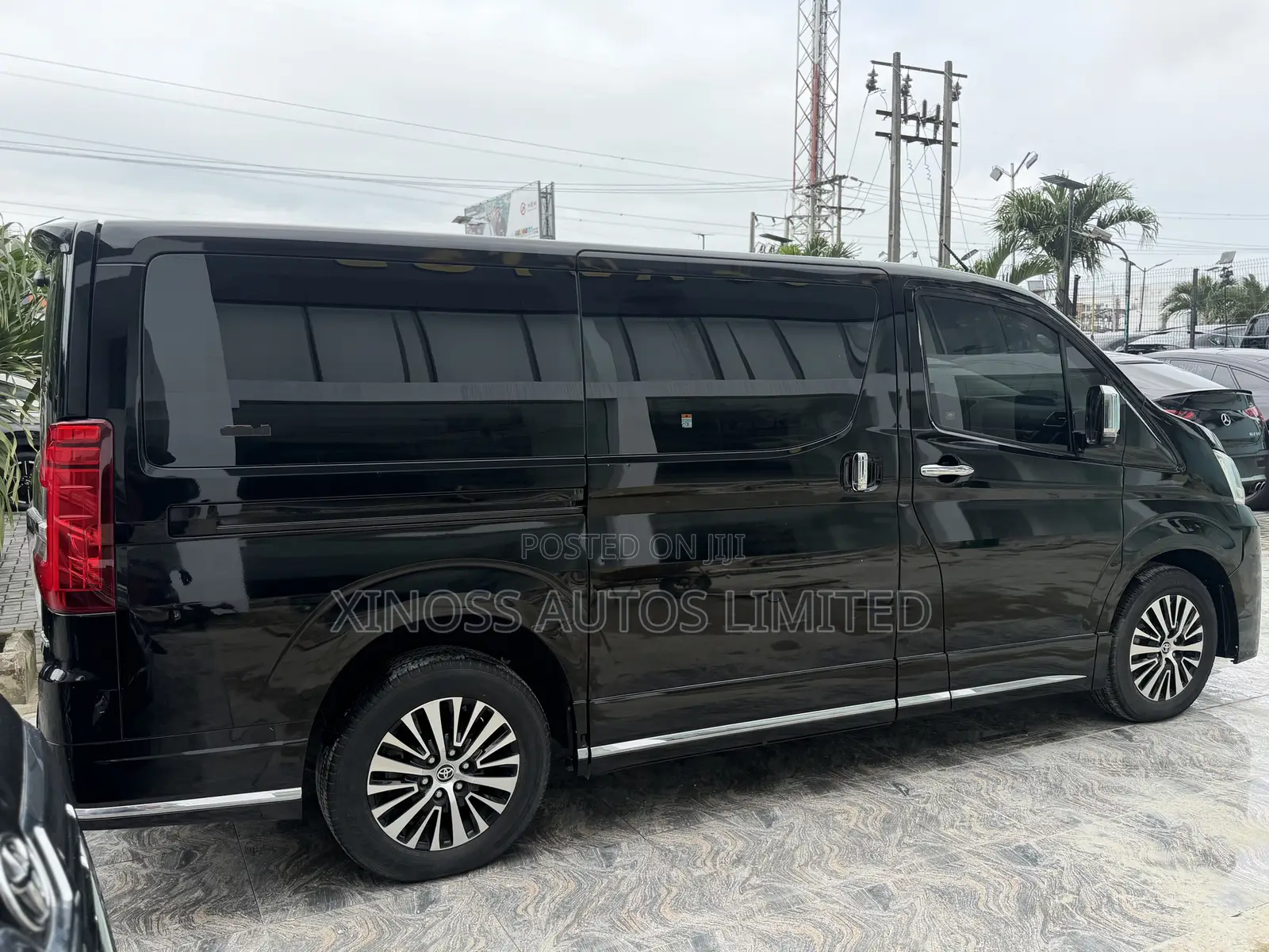 Toyota HiAce 2023 Black