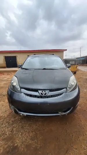 Toyota Sienna LE AWD 2006 Gray