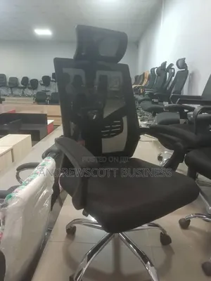Brand New Executive Office Swivel Chair With Mesh Padded Foam Handles