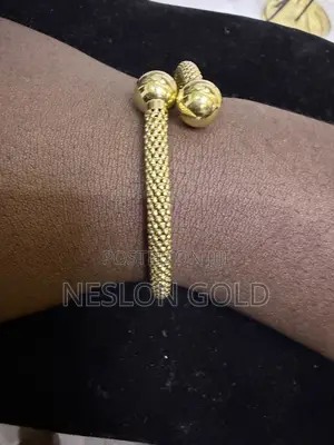 ITALY 750 Tested 18karat Pure Gold Bangle