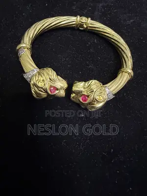18karat Solid Gold Bangle Lion Head Design