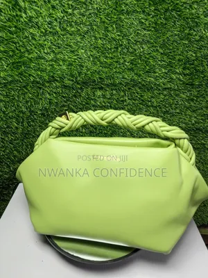 Premium Leather Ladies Handbag
Luxury Women's Bag – New Arrival