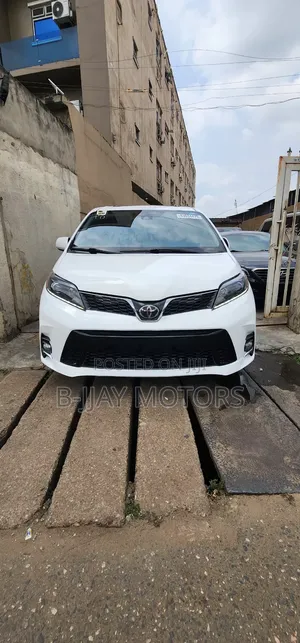 Toyota Sienna 2018 White