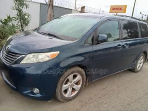 Toyota Sienna 2012 Blue