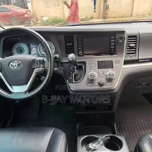 Toyota Sienna 2018 White