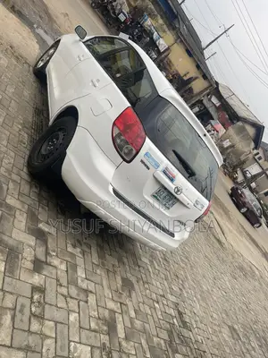 Toyota Matrix 2004 White