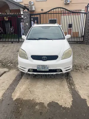 Toyota Matrix 2004 White