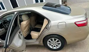Toyota Camry LE 4dr Sedan (2.4L 4cyl 5A) 2009 Gold