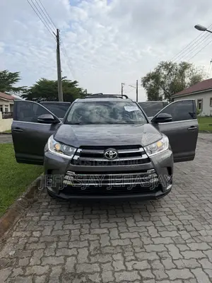Toyota Highlander XLE V6 4x4 (3.5L 6cyl 6A) 2016 Gray