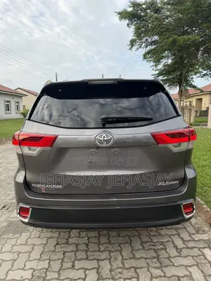 Toyota Highlander XLE V6 4x4 (3.5L 6cyl 6A) 2016 Gray