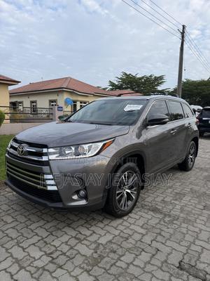 Toyota Highlander XLE V6 4x4 (3.5L 6cyl 6A) 2016 Gray