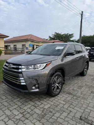 Toyota Highlander XLE V6 4x4 (3.5L 6cyl 6A) 2016 Gray