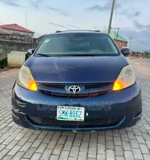Toyota Sienna 2005 Blue