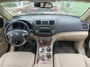 Toyota Highlander Limited 2011 Green