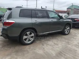 Toyota Highlander Limited 2011 Green