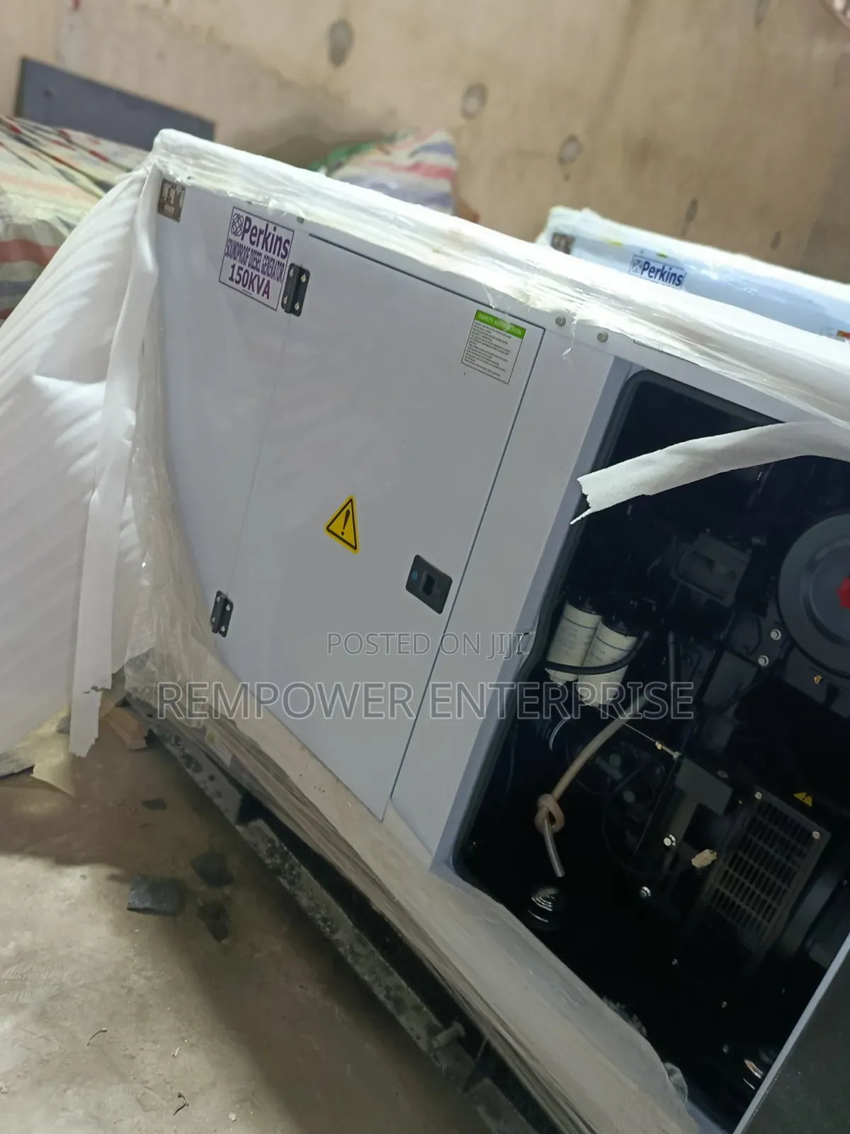 ¢^ Perkins Soundproof 150kva Triple Phsse