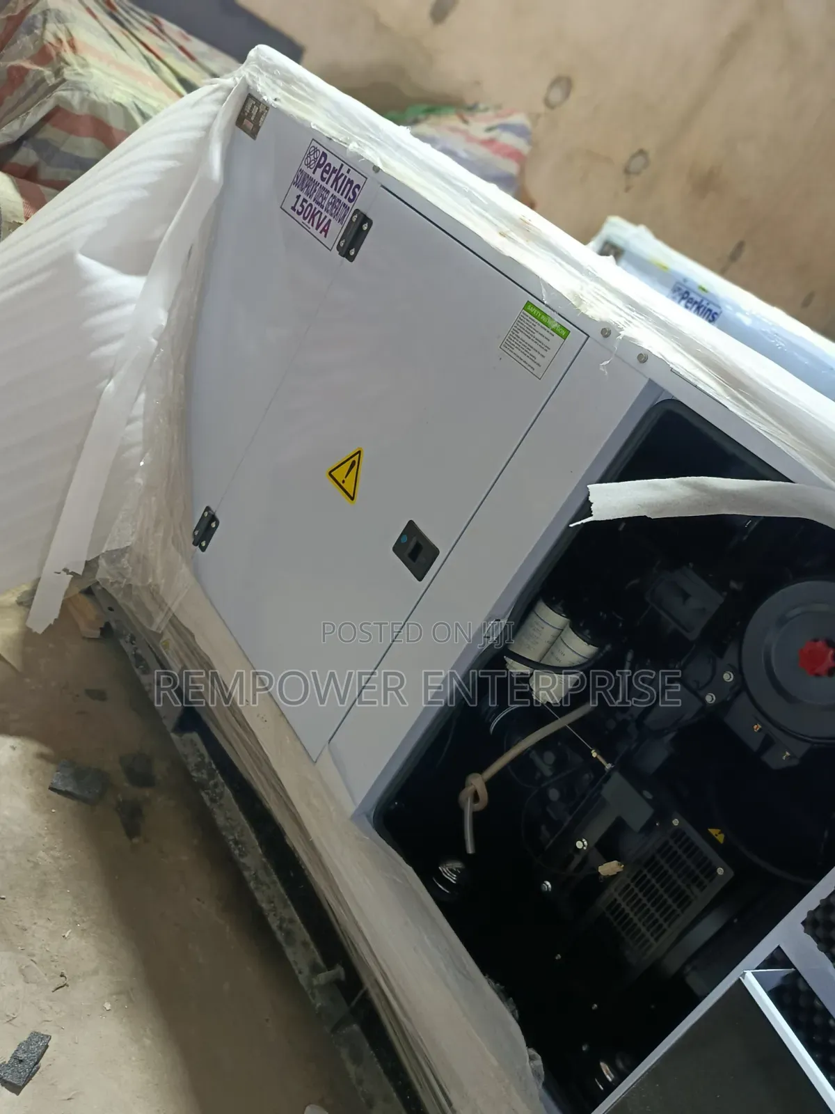 ¢^ Perkins Soundproof 150kva Triple Phsse
