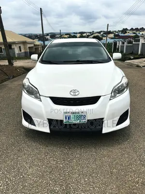 Toyota Matrix S Hatchback FWD (2.4L 4cyl 5A) 2010 White