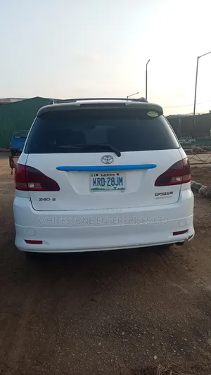 Toyota Avensis 2006 White
