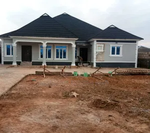 5bdrm Bungalow in Ijede / Ikorodu for sale