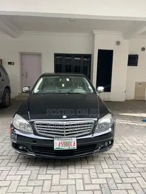Mercedes-Benz C300 Luxury Sedan AWD (3.0L 6cyl 7A) 2009 Black