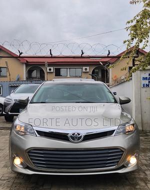Toyota Avalon Limited Sedan FWD (3.5L 6cyl 6A) 2013 Gold