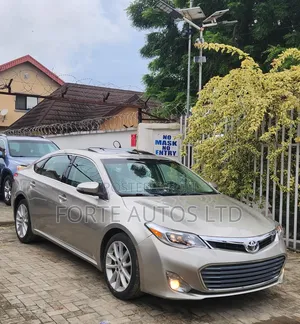 Toyota Avalon Limited Sedan FWD (3.5L 6cyl 6A) 2013 Gold