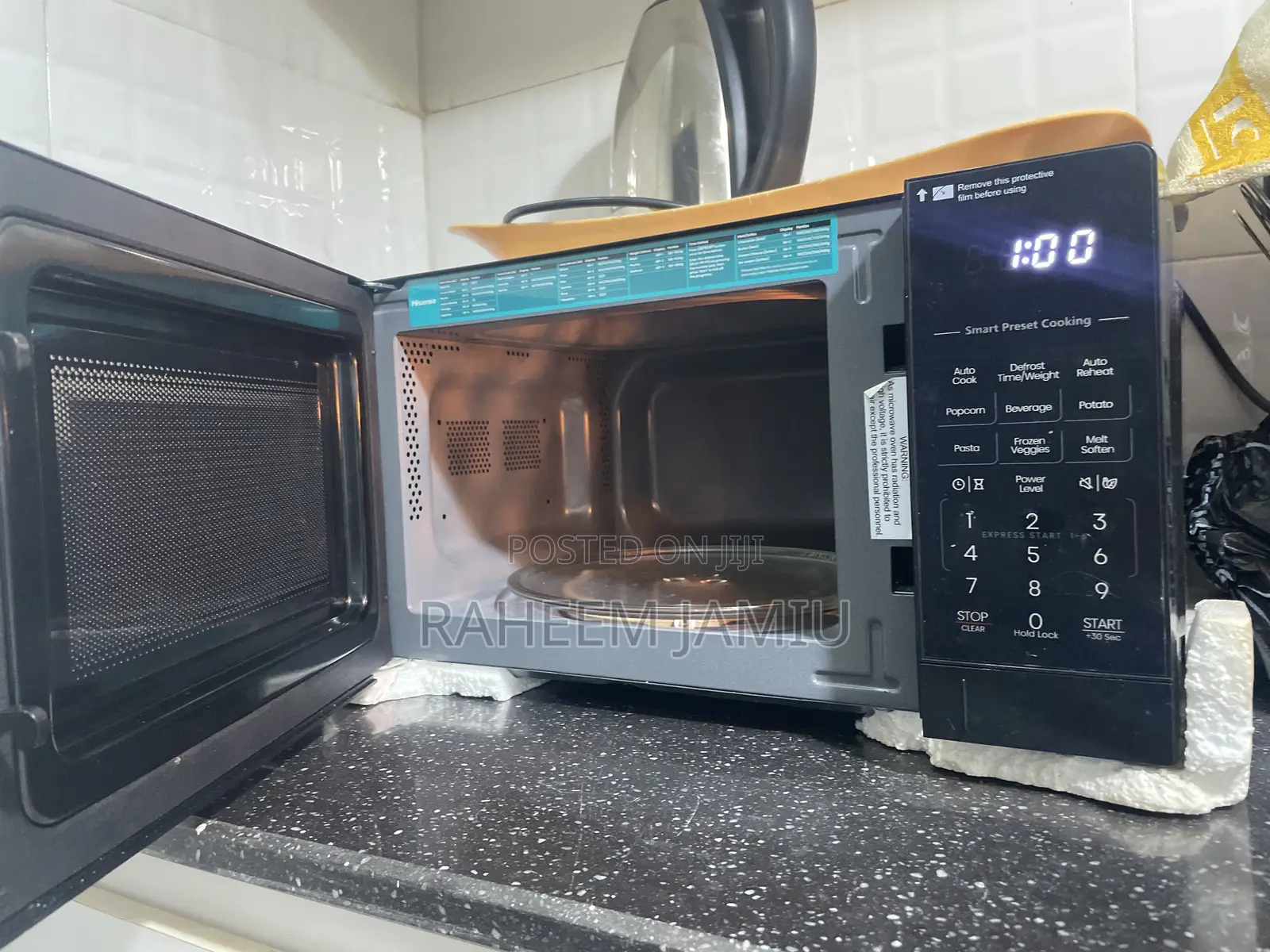 Hisense Digital Microwaves 20L