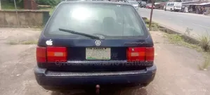Volkswagen Passat 2004 Blue