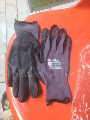 Maxiflex Hand Glove