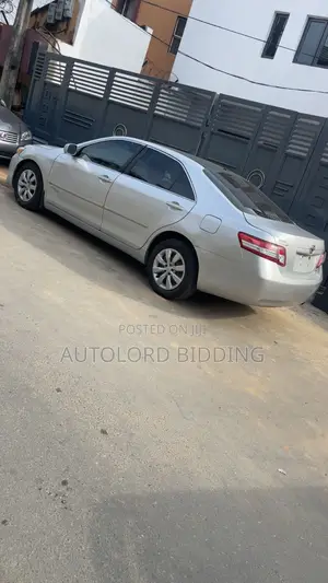 Toyota Camry LE 4dr Sedan (2.5L 4cyl 6A) 2011 Silver