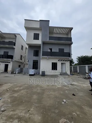 5bdrm Duplex in Maitama for sale