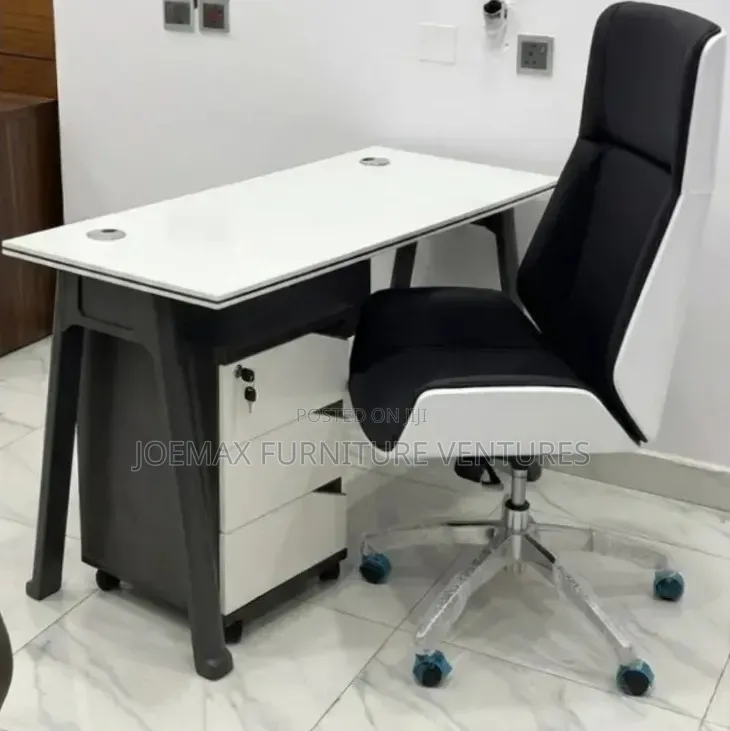Office Table 1.4 Meters Size With Drawers.