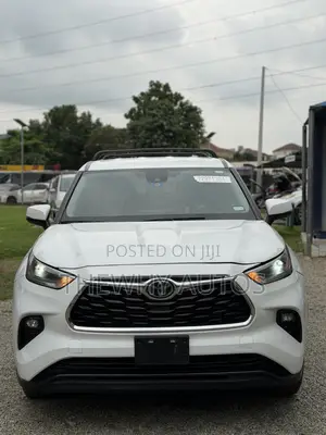 Toyota Highlander LE 2022 White