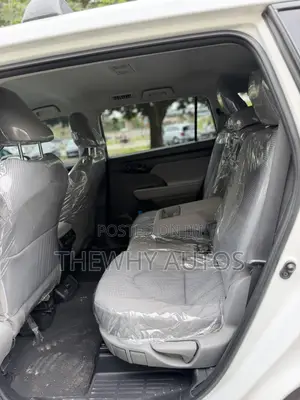 Toyota Highlander LE 2022 White