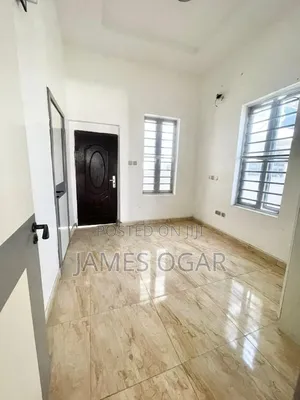 Mini Flat in Orchid Road, Chevron for rent