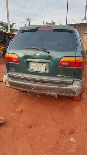 Toyota Sienna 2000 Green