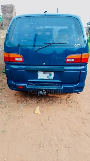 Mitsubishi L300 2000 Blue