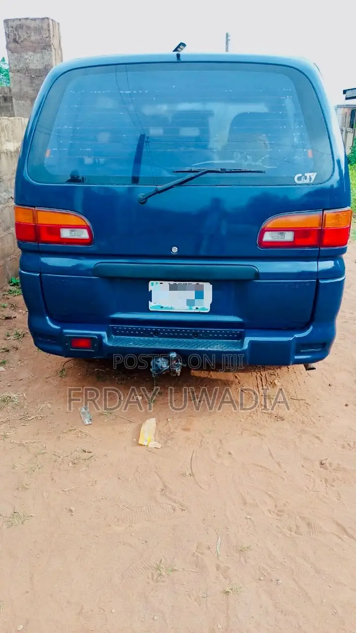 Mitsubishi L300 2000 Blue