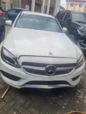 Mercedes-Benz C300 Base AWD 4Matic Sedan (2.0L 4cyl 7A) 2015 White