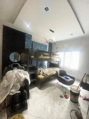 3bdrm Apartment in Lekki Phase 1 for rent