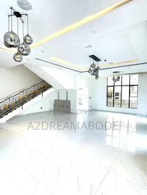 6bdrm Duplex in Chevron for sale