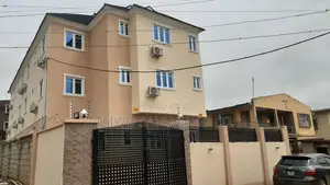 20bdrm Apartment in Agbowo for sale