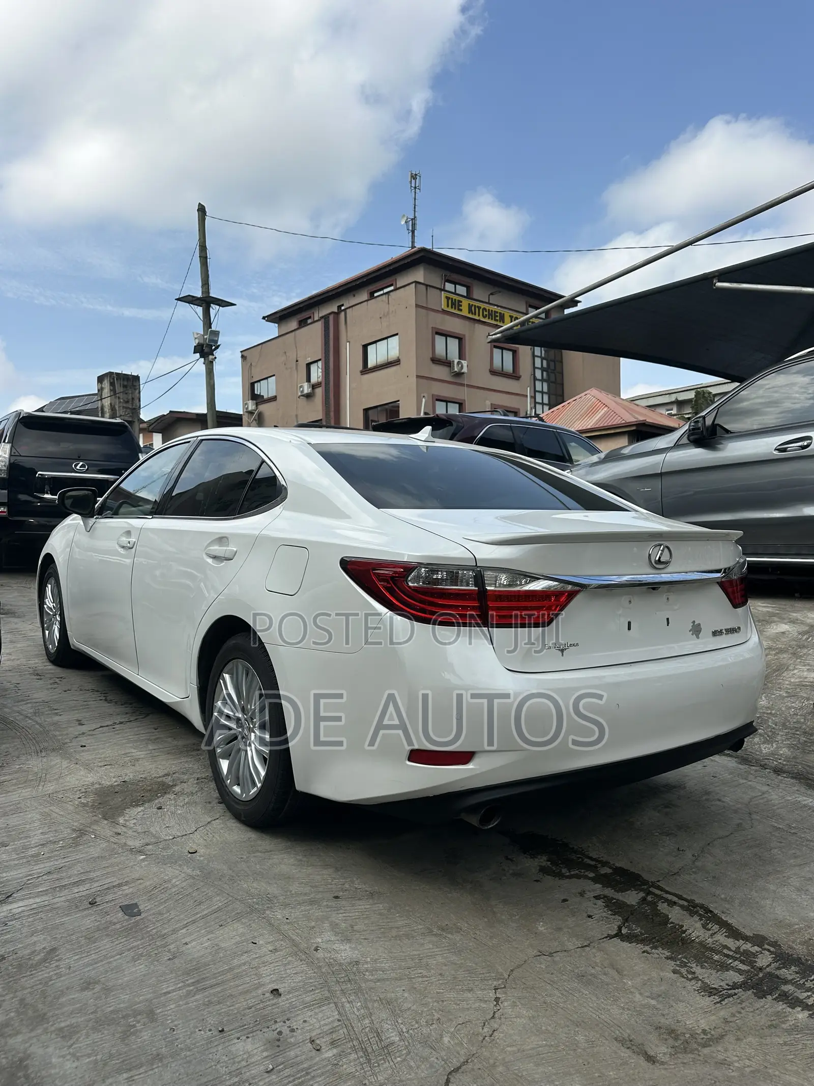 Lexus ES 350 FWD 2013 White