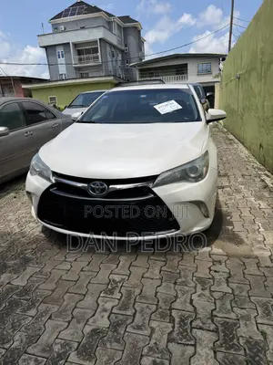 Toyota Camry SE 4dr Sedan (2.5L 4cyl 6A) 2015 White