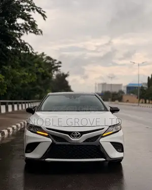 Toyota Camry XSE (2.5L 4cyl 8A) 2019 White